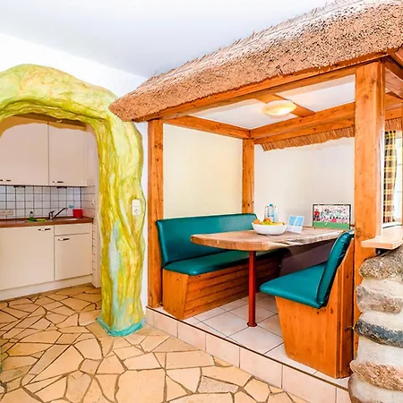 Bunte Villa, Whg Stall פרראו